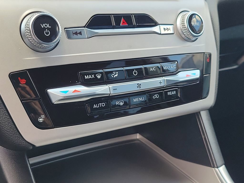 Used 2024 Ford Explorer XLT w/ Equipment Group 202A image 23