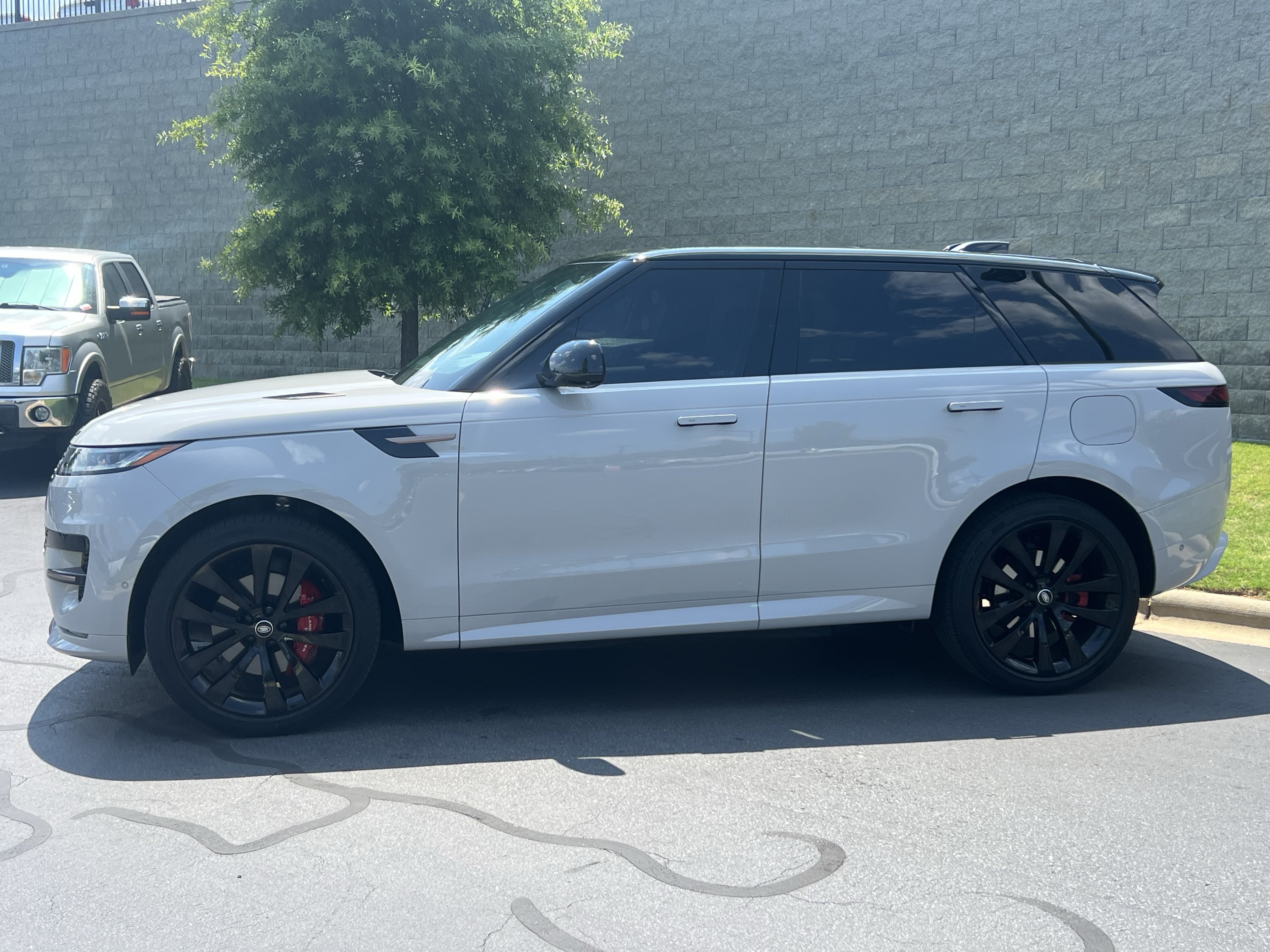 Certified 2025 Land Rover Range Rover Sport Dynamic SE AWD/4WD image 4