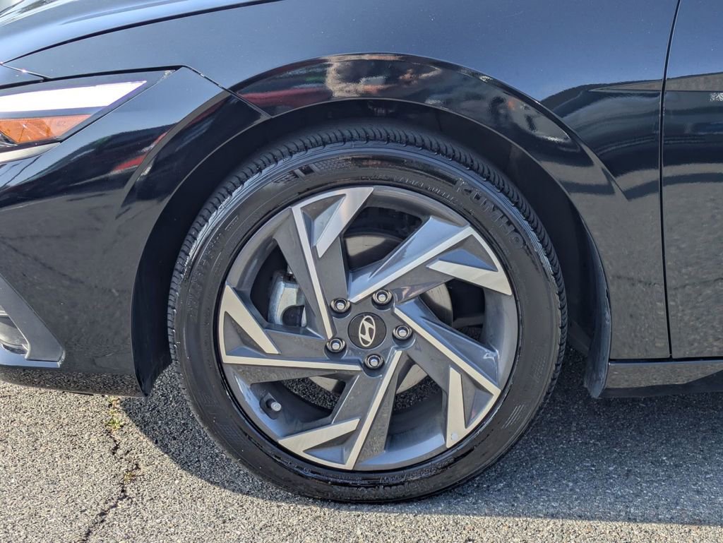 Certified 2025 Hyundai Elantra Sport image 10