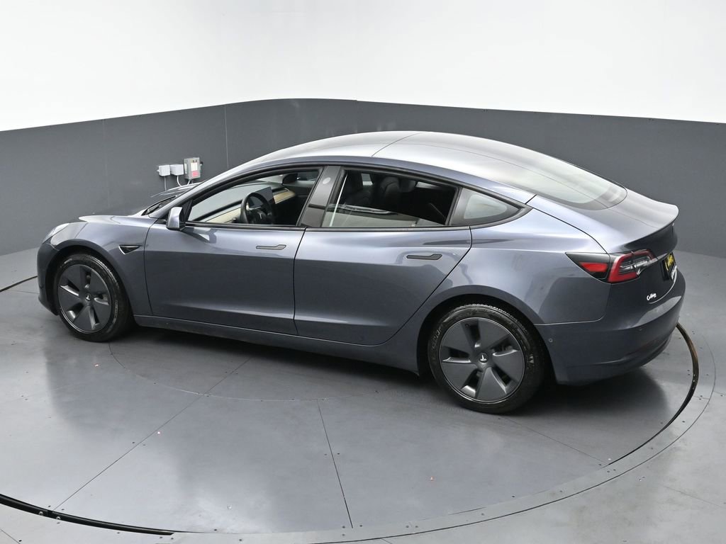 Used 2021 Tesla Model 3 Standard Range Plus image 4
