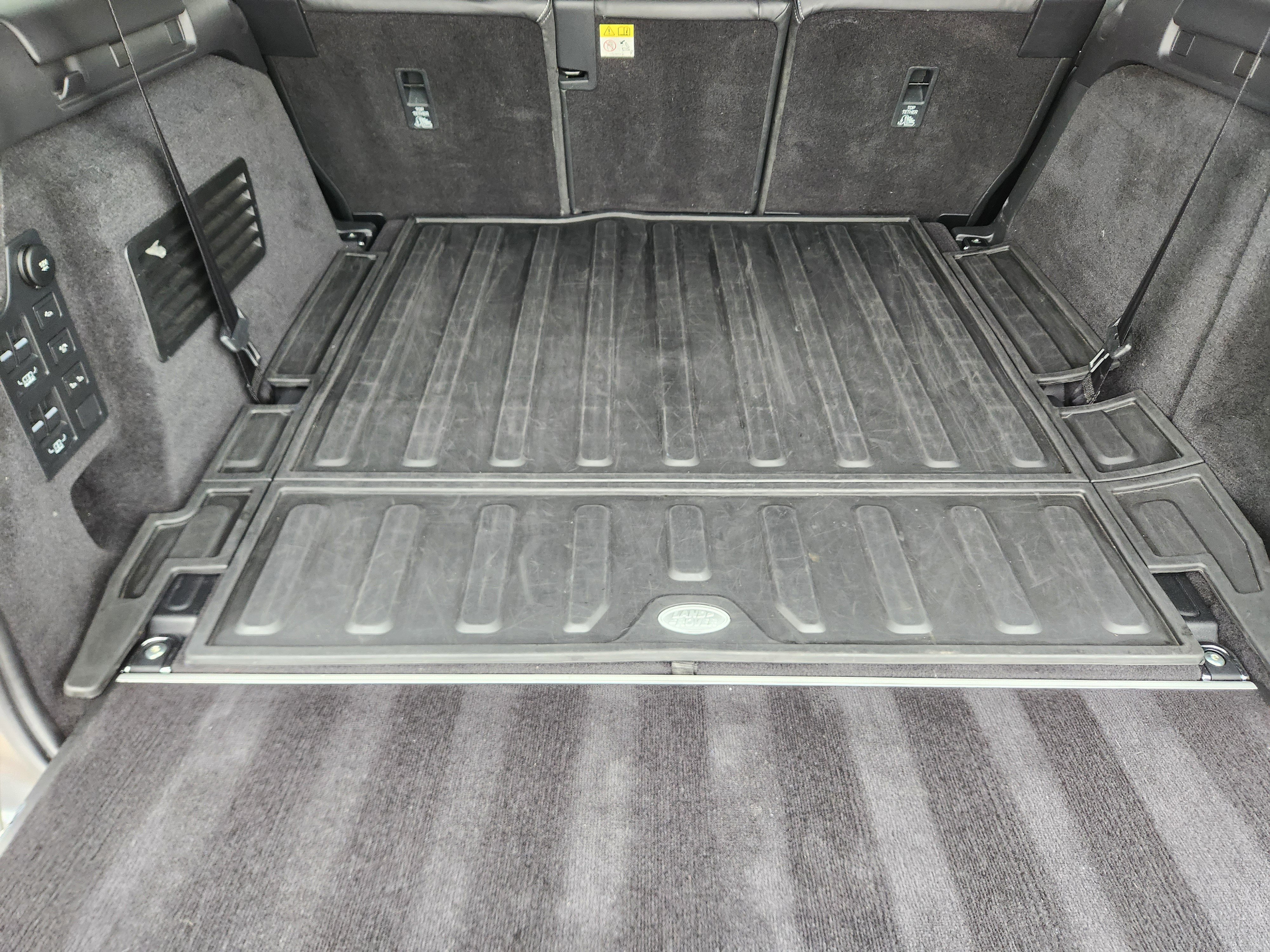 Used 2018 Land Rover Discovery HSE image 27