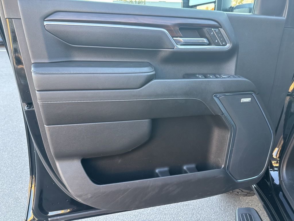 Used 2024 GMC Sierra 3500 SLT w/ SLT Premium Package image 10