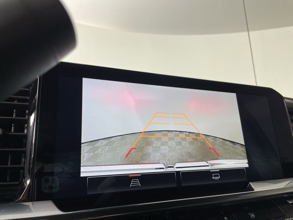 Used 2025 GMC Sierra 1500 SLE image 14