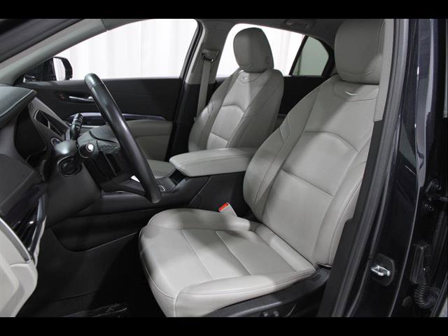 Certified 2023 Cadillac XT4 Luxury w/ Cold Weather Package image 5