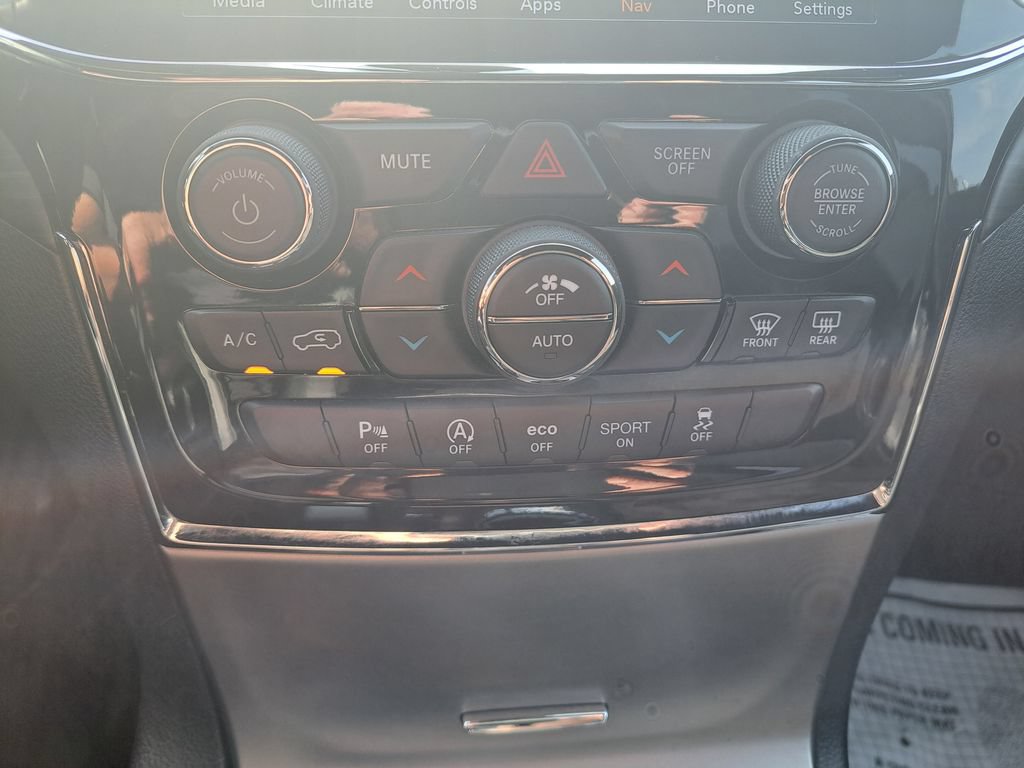 Used 2021 Jeep Grand Cherokee Laredo X AWD/4WD image 17