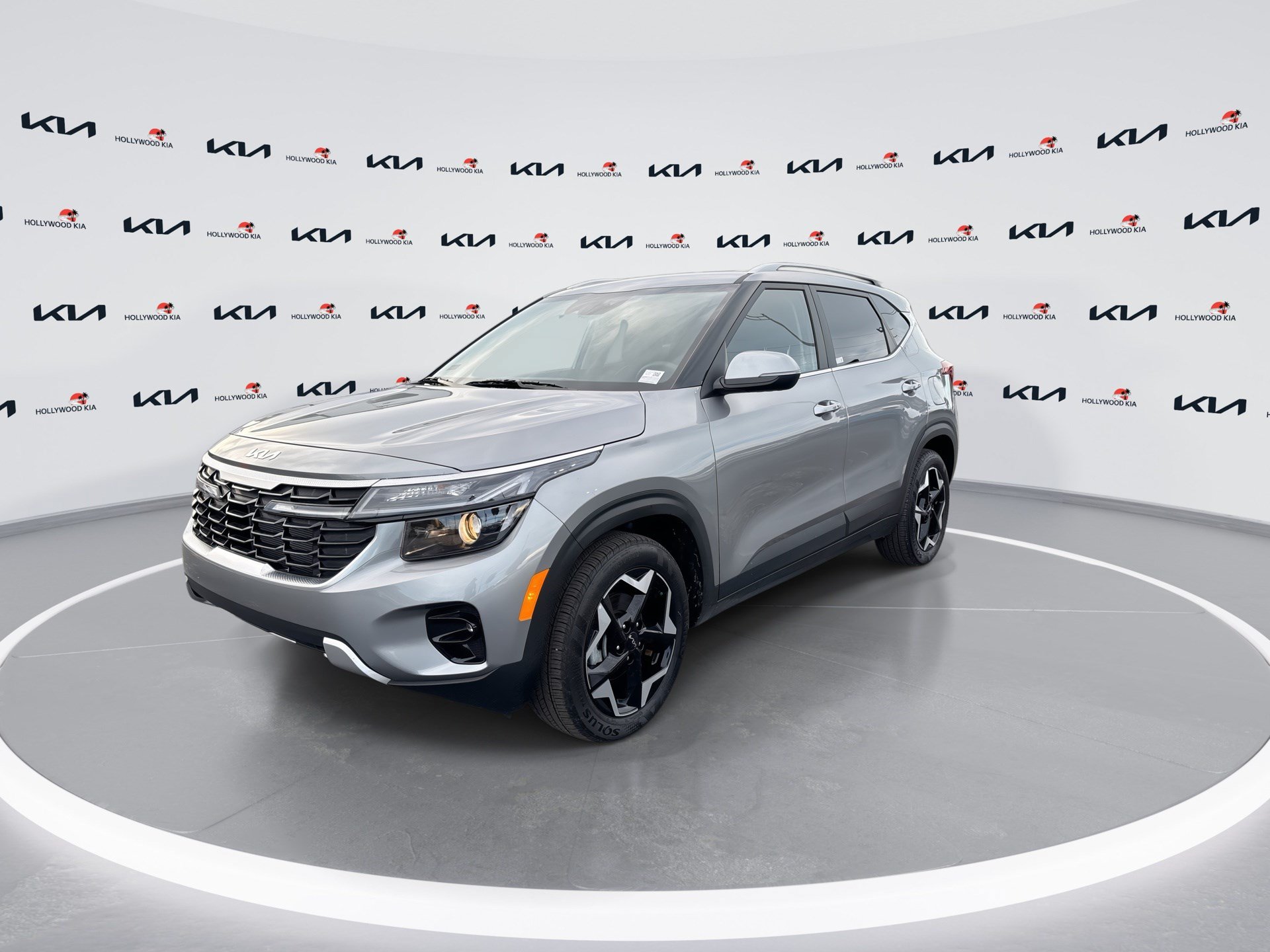 Used 2025 Kia Seltos EX FWD image 4