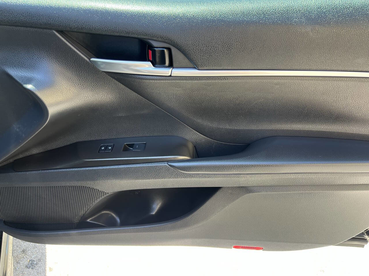 Used 2022 Toyota Camry SE image 17