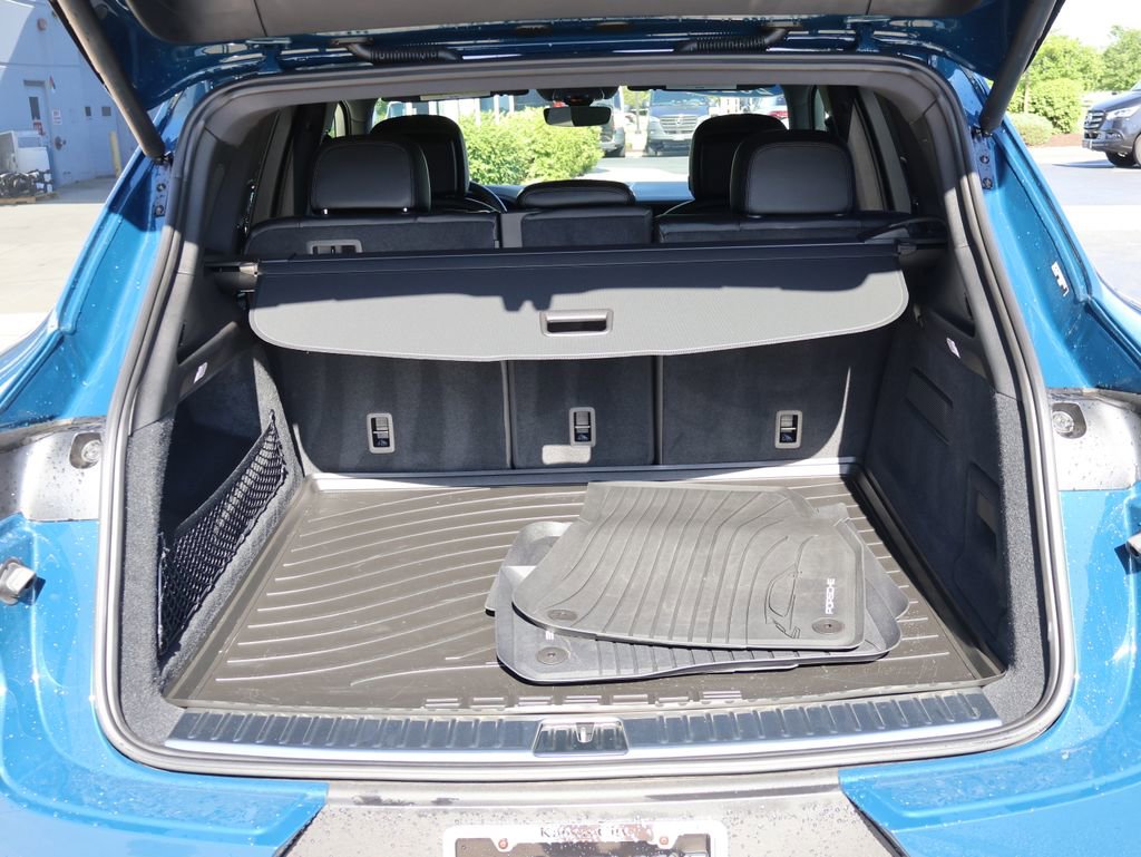 Used 2025 Porsche Cayenne S AWD/4WD image 16