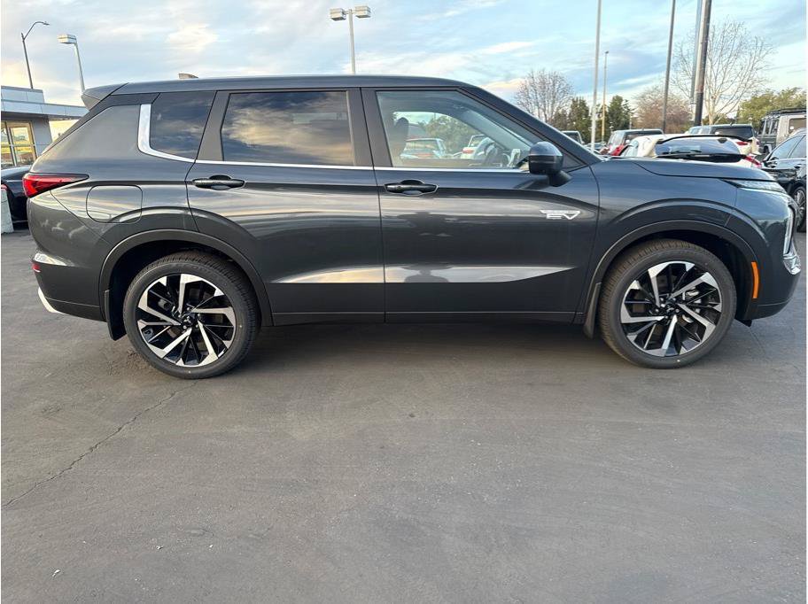 Used 2025 Mitsubishi Outlander SE AWD/4WD image 5