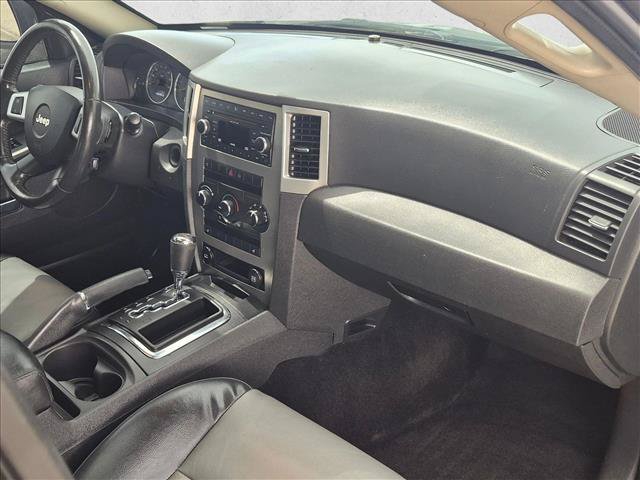 Used 2009 Jeep Grand Cherokee Laredo AWD/4WD image 19