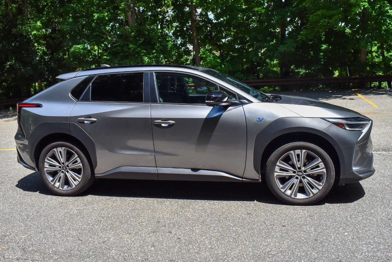 Used 2023 Subaru Solterra AWD image 9