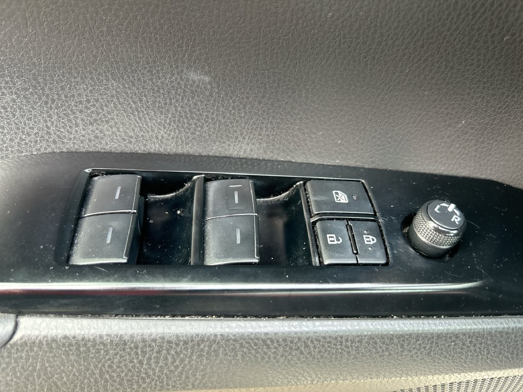Used 2025 Toyota Camry SE w/ Multimedia Upgrade Package FWD image 13