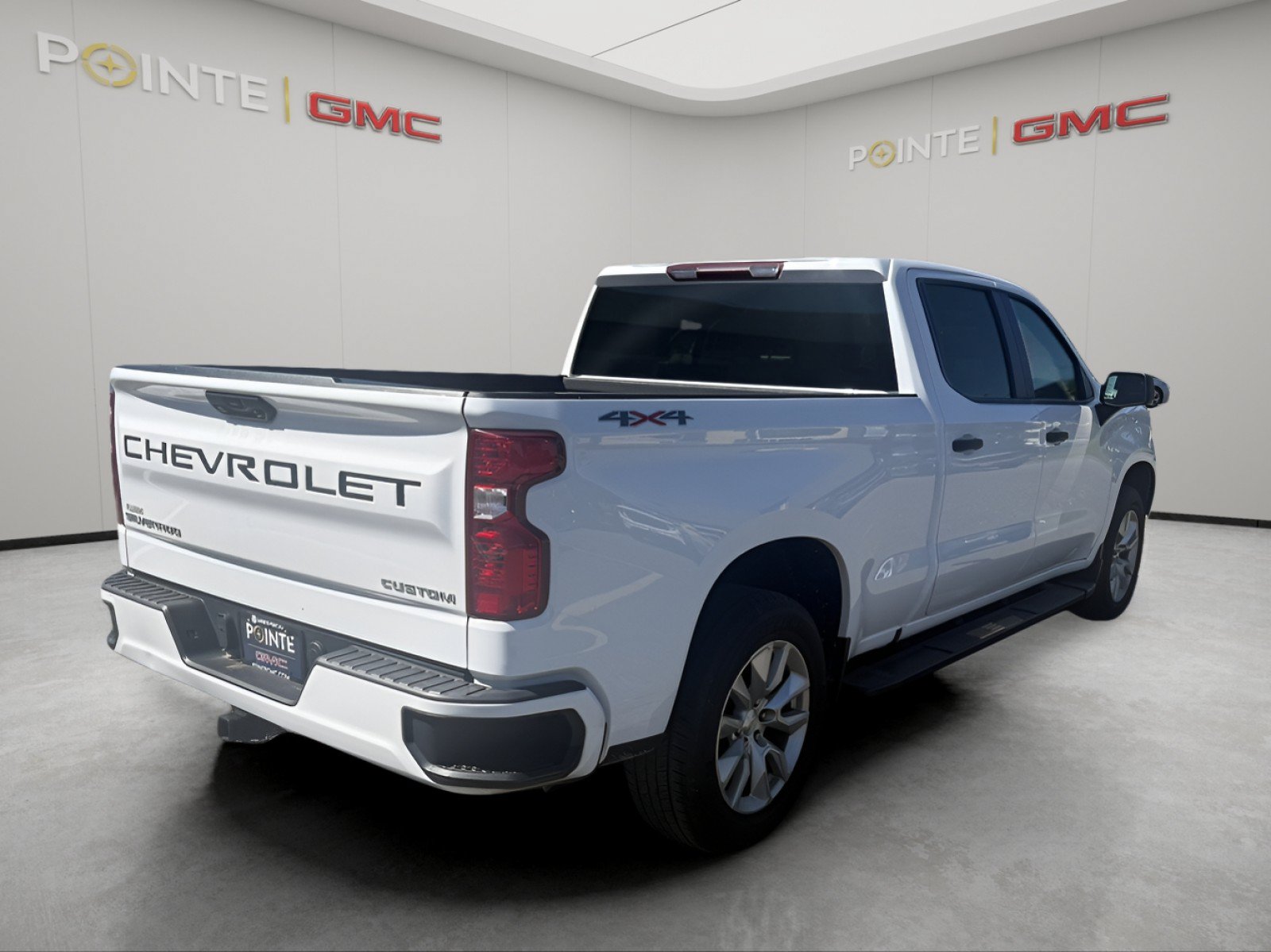 Used 2023 Chevrolet Silverado 1500 Custom AWD/4WD image 3