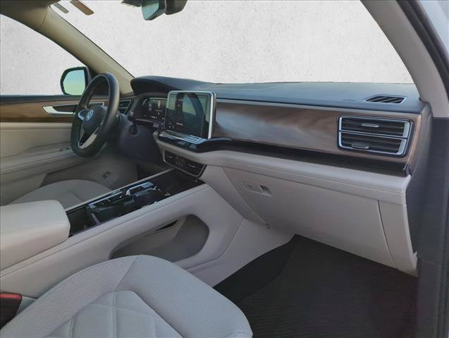 Used 2024 Volkswagen Atlas SE FWD image 25