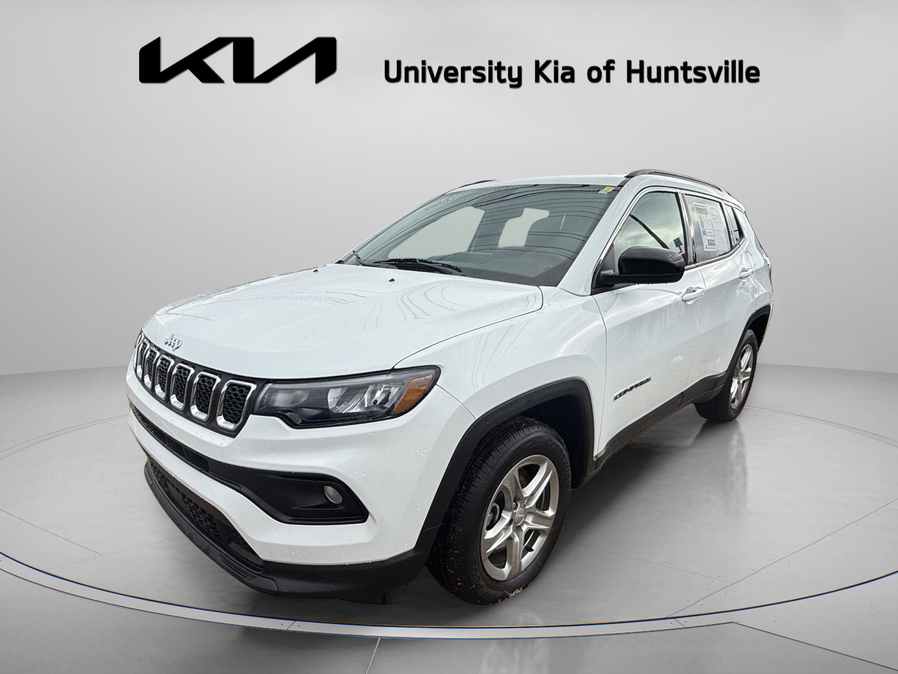 Used 2024 Jeep Compass Latitude image 3