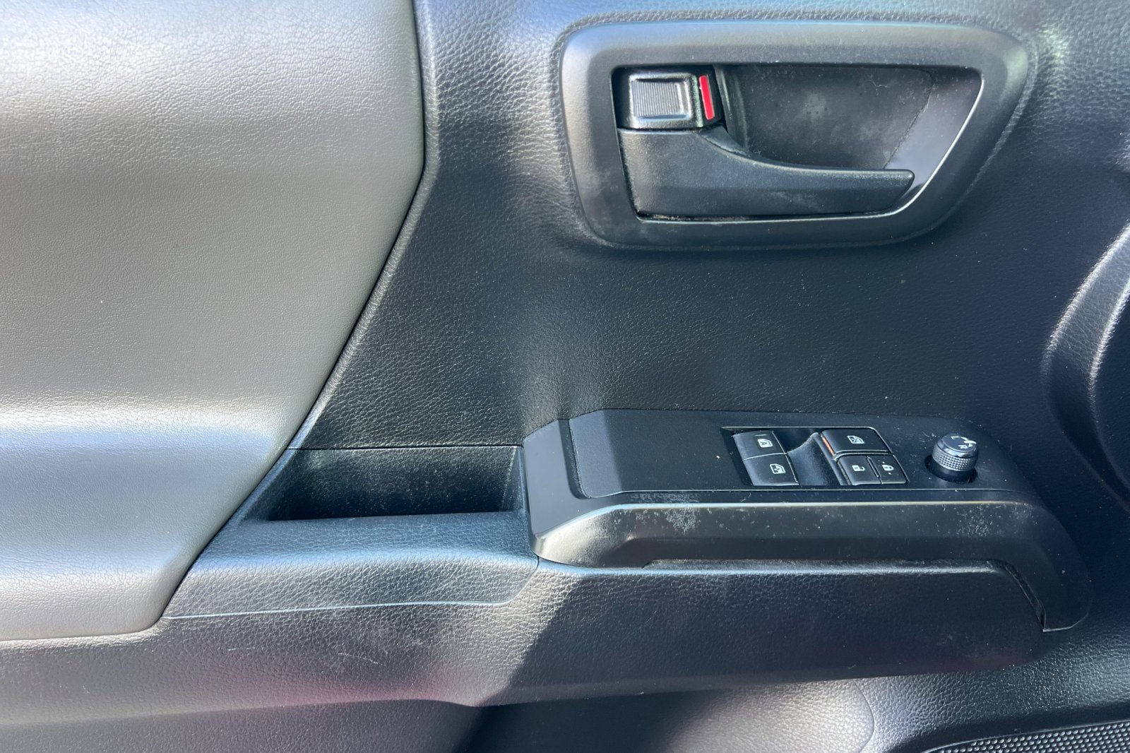 Used 2020 Toyota Tacoma SR w/ SX Package RWD image 12