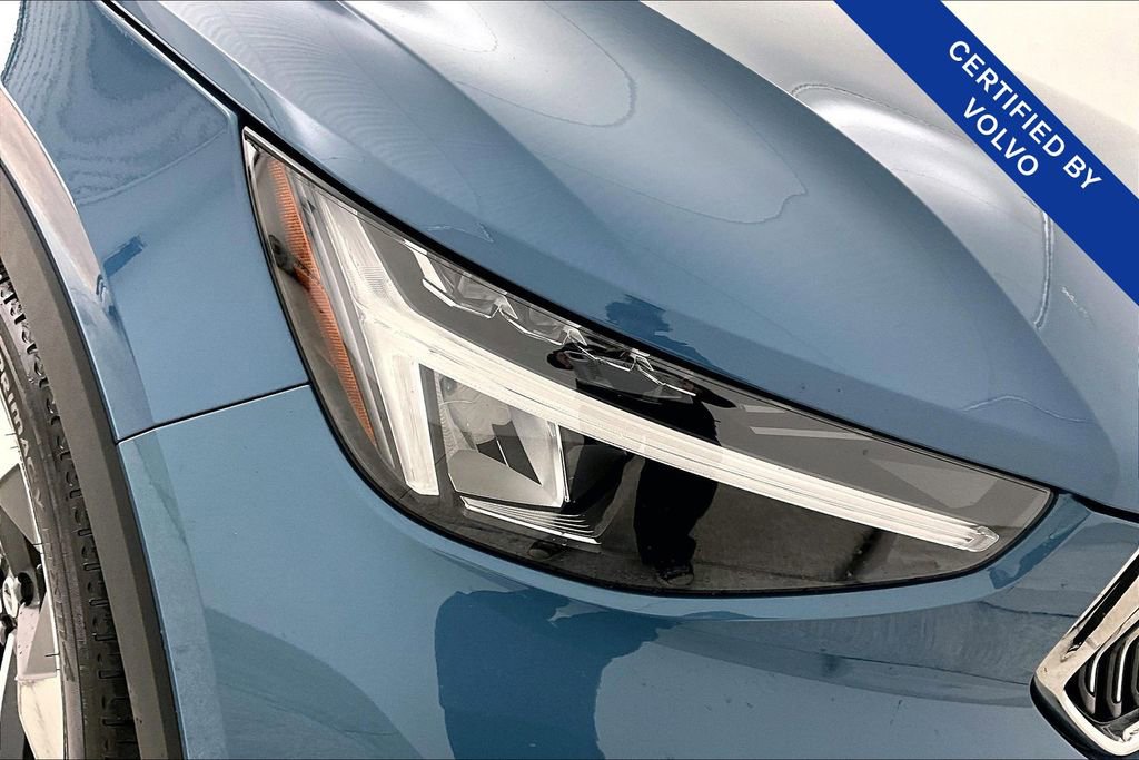Used 2025 Volvo XC40 B5 Plus image 39