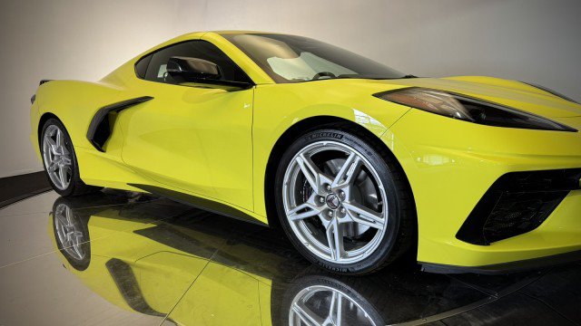 Used 2024 Chevrolet Corvette Stingray Premium Cpe w/ Z51 Performance Package RWD image 19