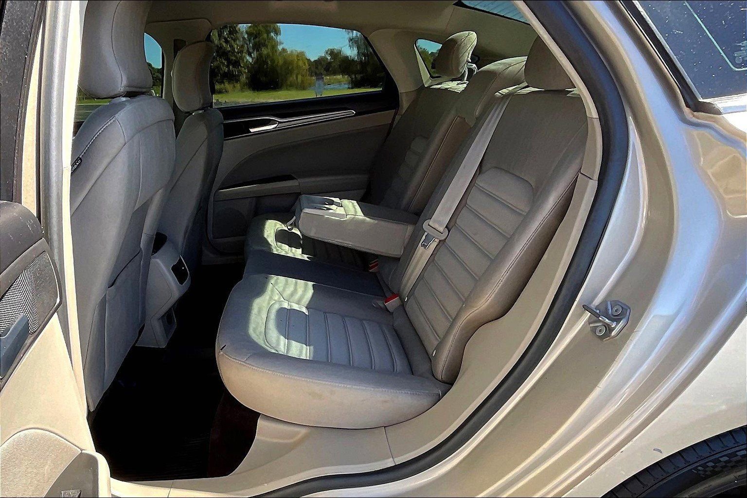 Used 2019 Ford Fusion SE image 20