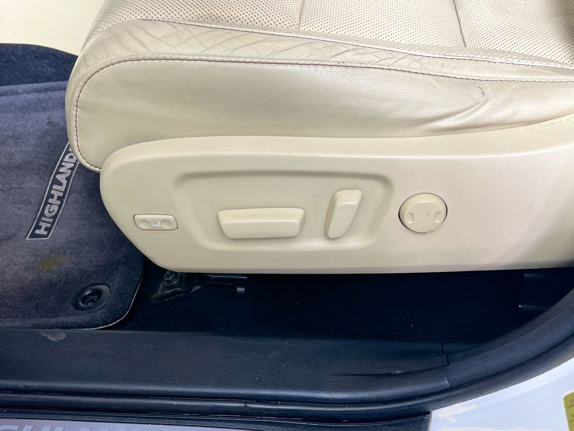 Used 2014 Toyota Highlander Limited image 15