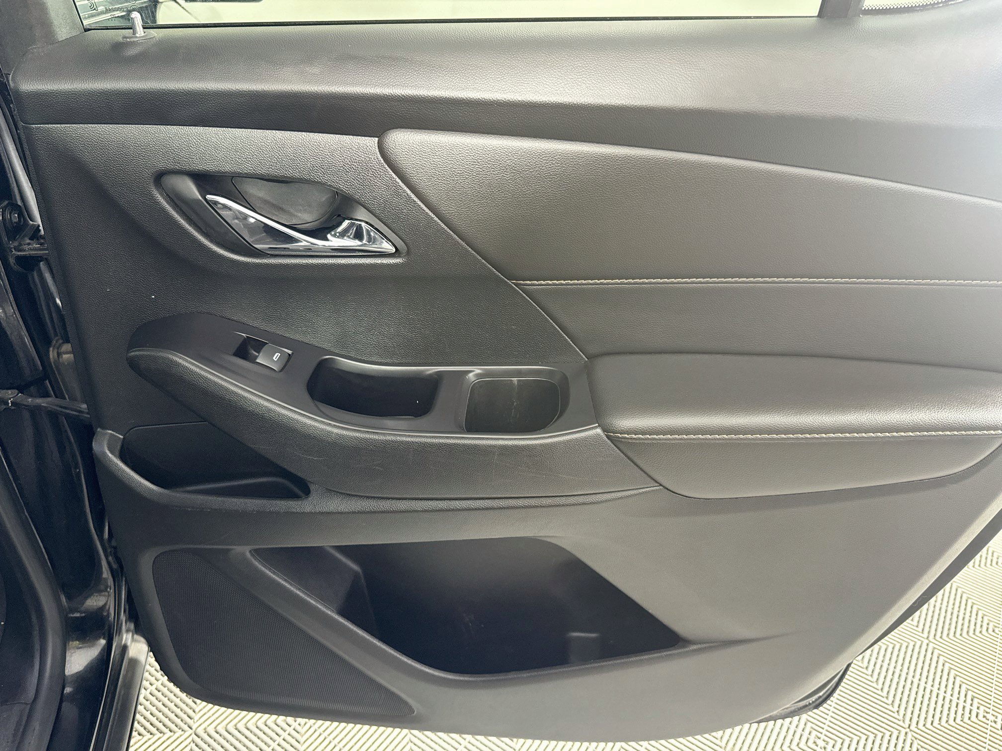 Used 2020 Chevrolet Traverse LT FWD image 26