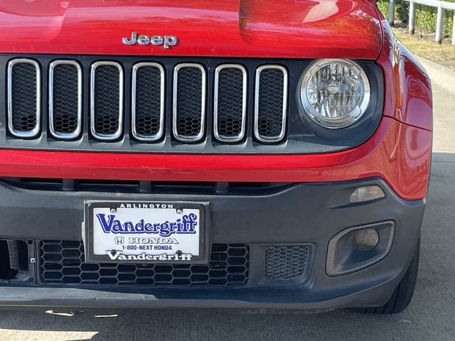 Used 2017 Jeep Renegade Latitude FWD image 8