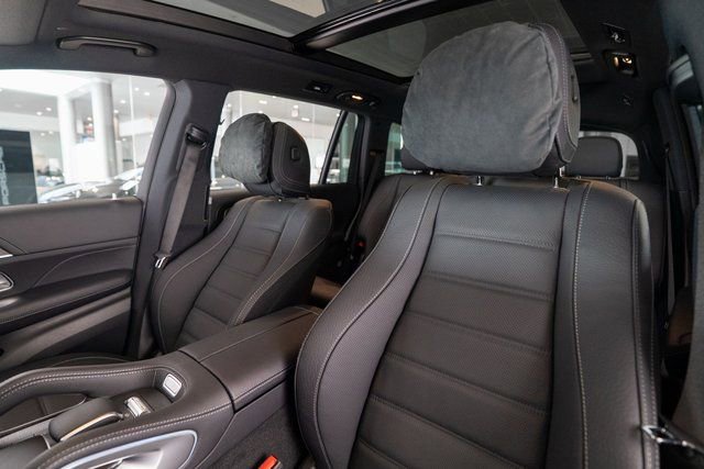New 2026 Mercedes-Benz GLS 580 4MATIC image 14
