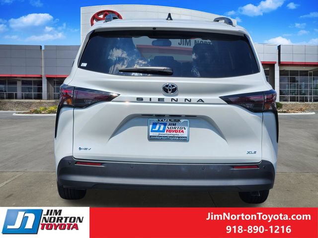 Used 2026 Toyota Sienna XLE FWD image 6