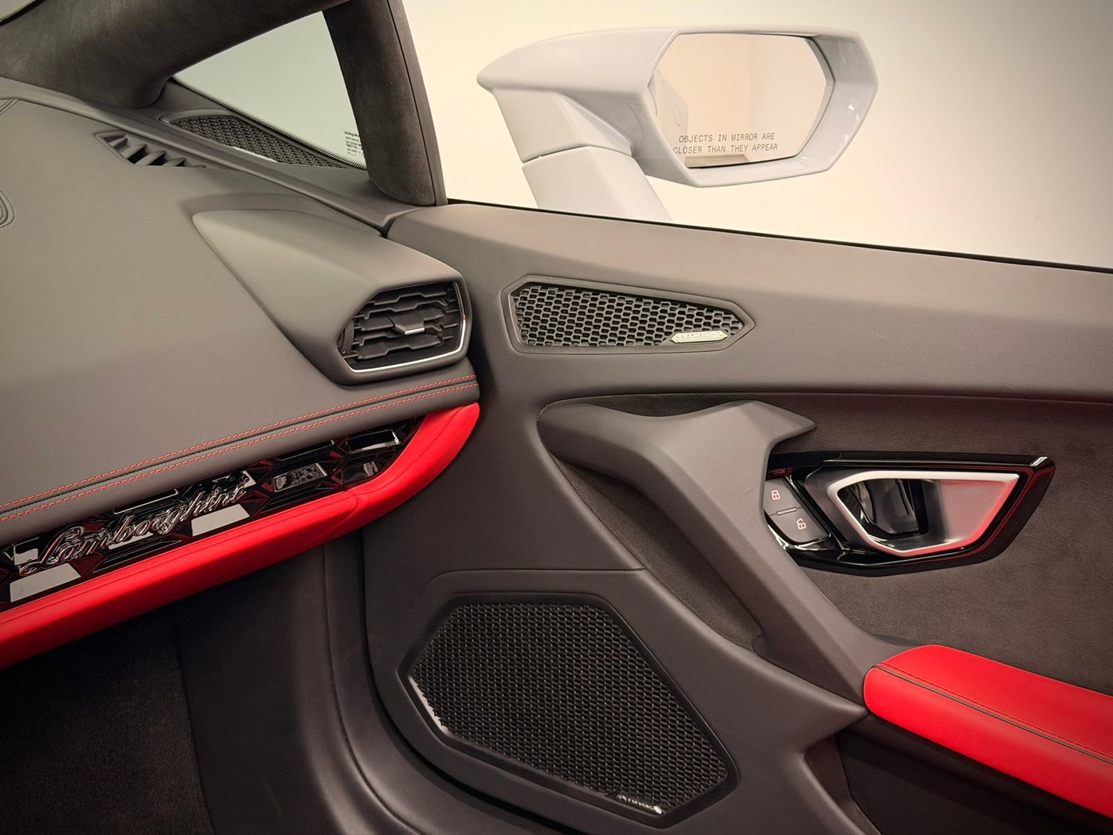 Used 2024 Lamborghini Huracan EVO image 43