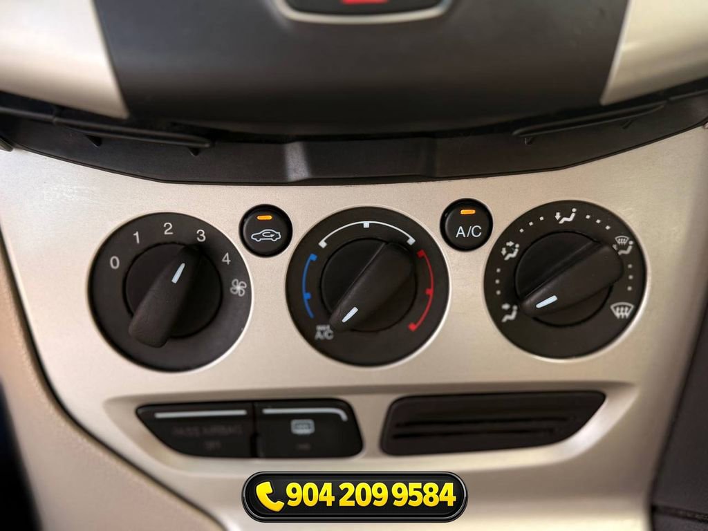 Used 2014 Ford Focus SE FWD image 19