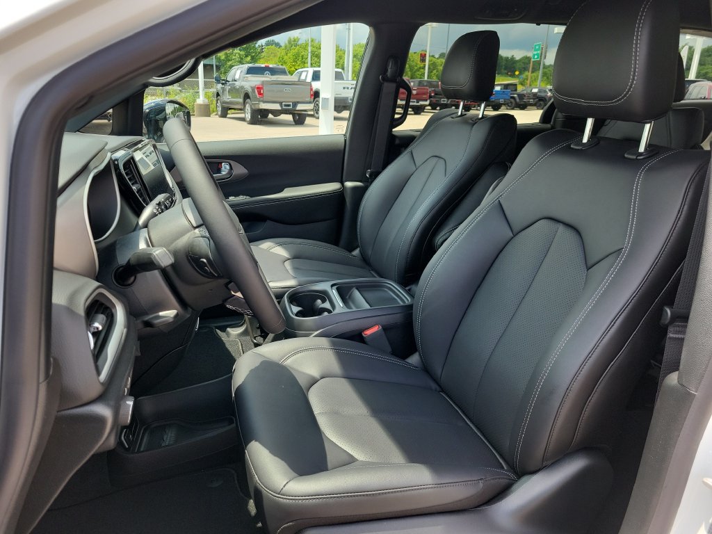 New 2027 Chrysler Pacifica LX FWD image 15