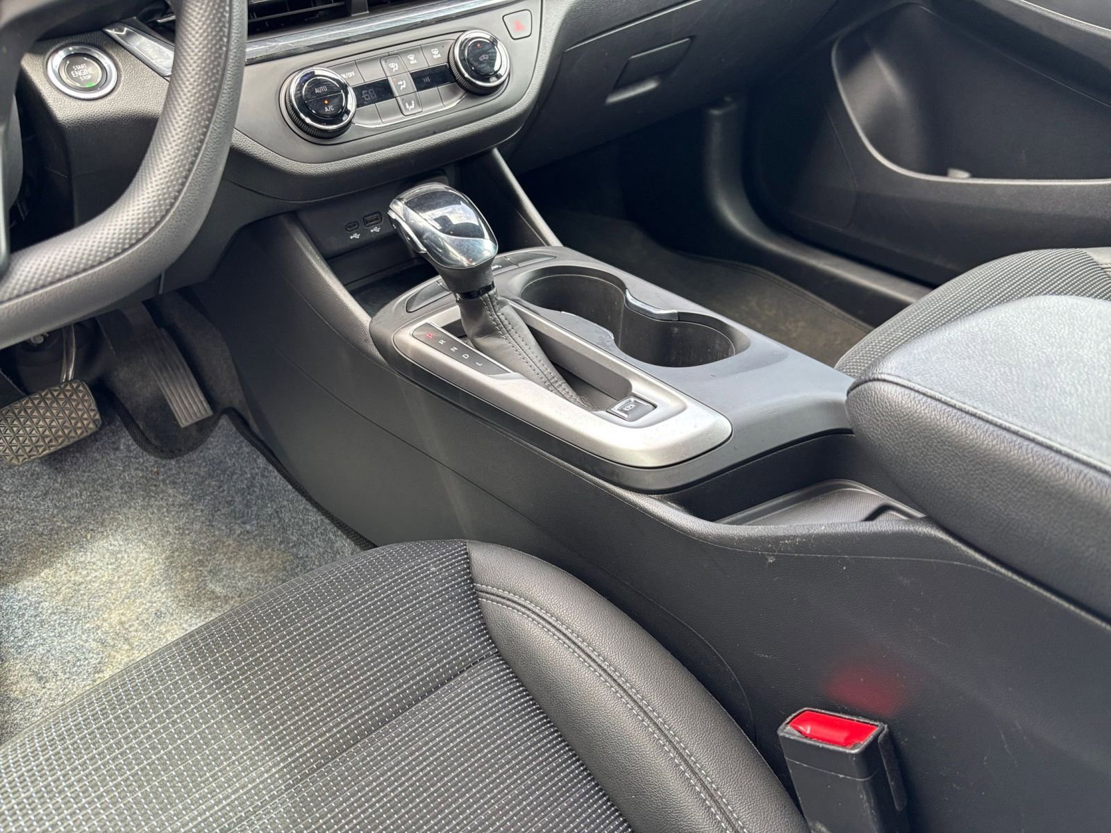 Used 2025 Buick Envista Preferred FWD image 40