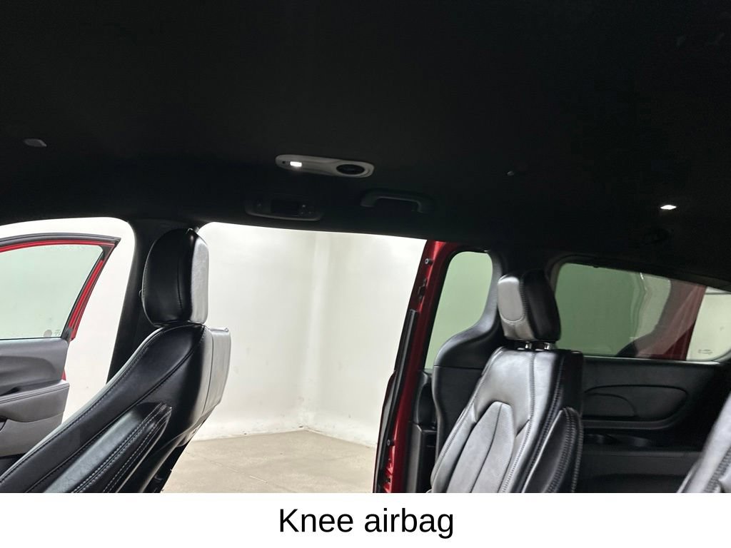 Used 2025 Chrysler Pacifica Select FWD image 32