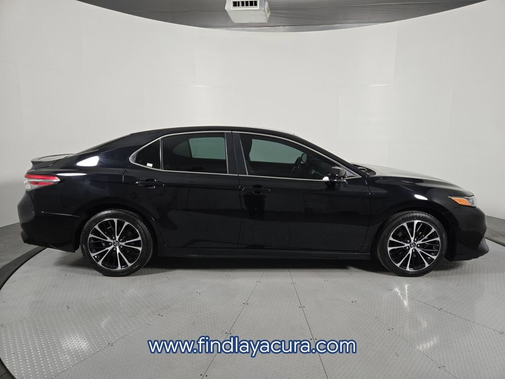 Used 2018 Toyota Camry SE image 10