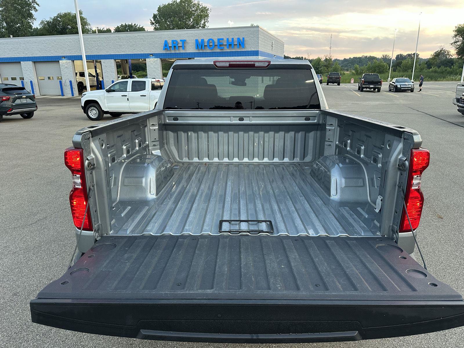 Used 2024 Chevrolet Silverado 1500 LT AWD/4WD image 9