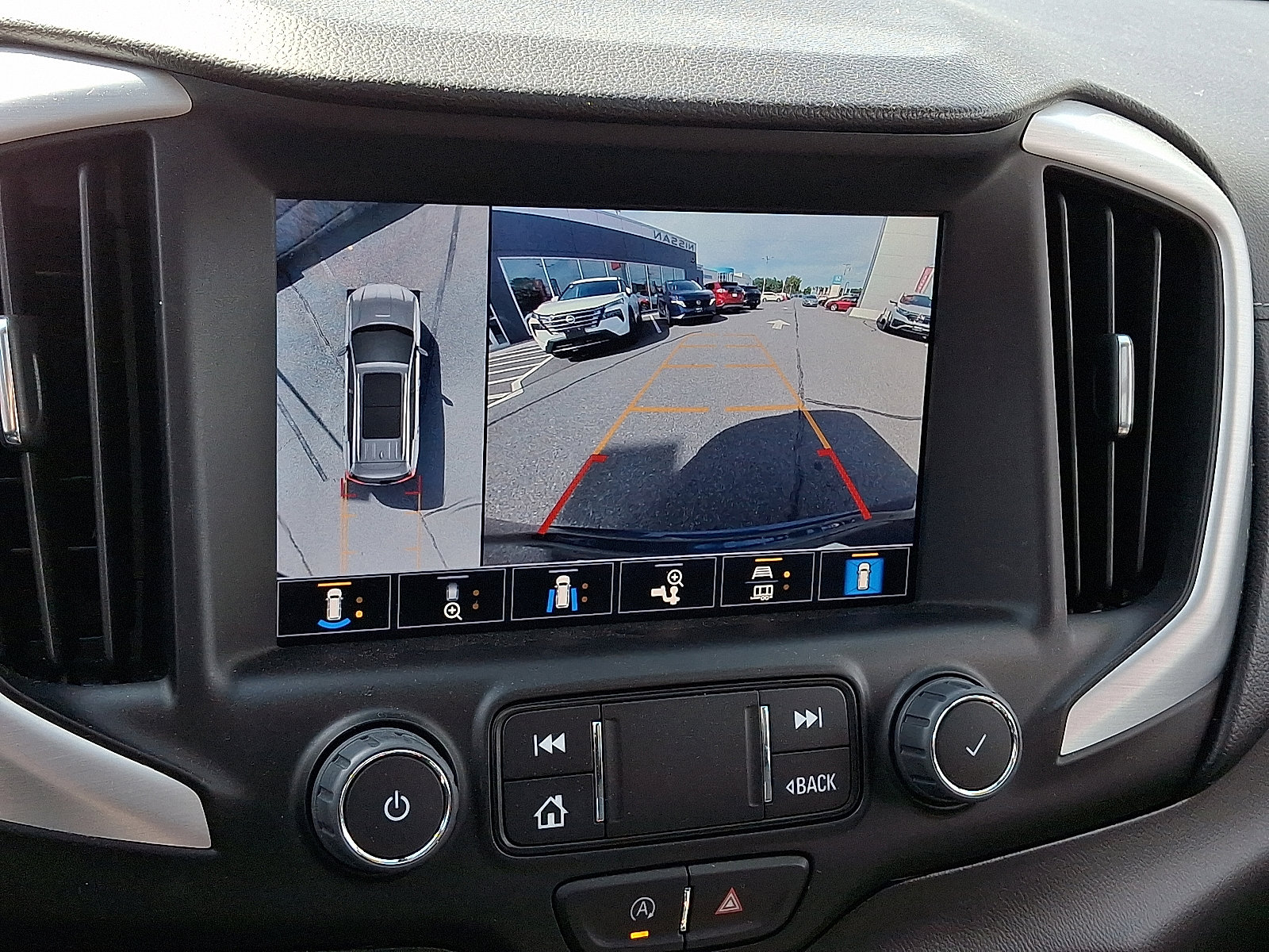 Used 2022 GMC Terrain SLT w/ Tech Package image 19