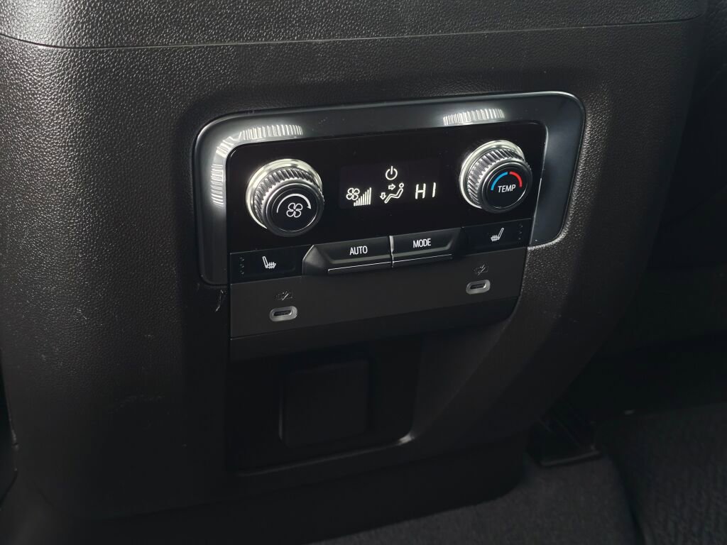 Used 2023 GMC Yukon XL Denali image 18