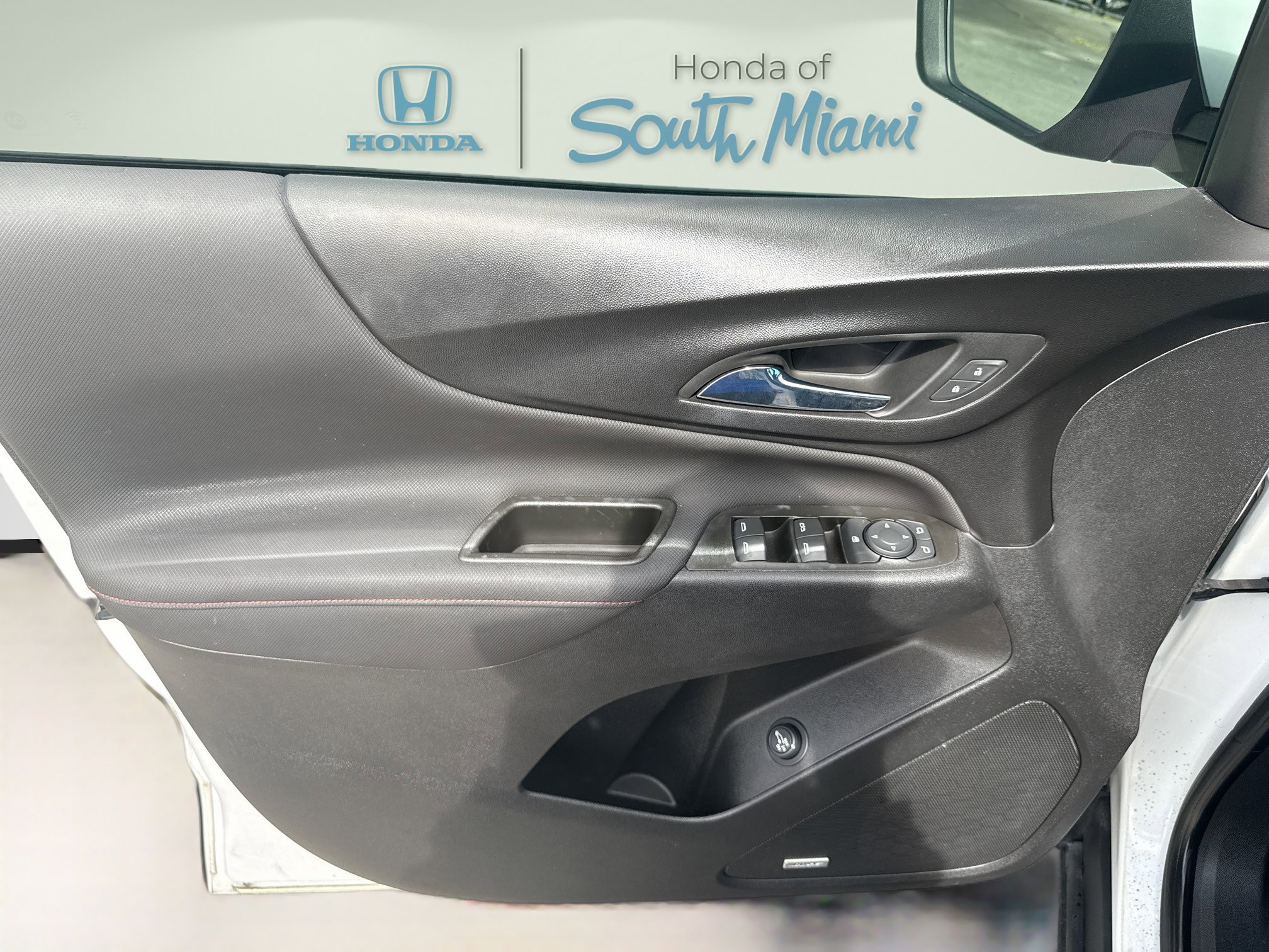 Used 2022 Chevrolet Equinox RS w/ RS Leather Package image 19