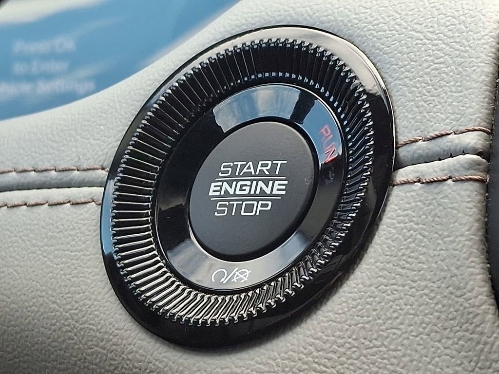 Used 2025 Jeep Compass Limited image 18