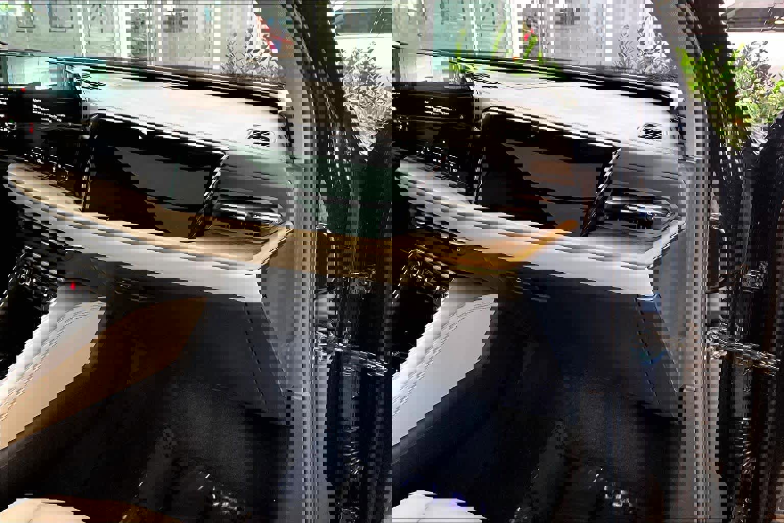 Used 2025 Audi Q5 Premium w/ Convenience Package image 16