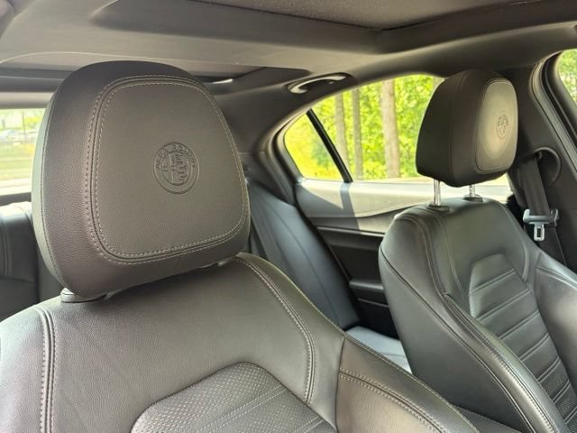 Used 2023 Alfa Romeo Giulia Veloce AWD/4WD image 40