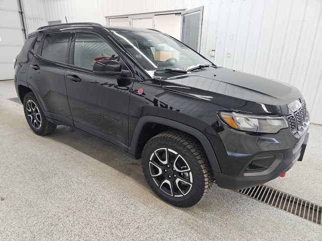 New 2026 Jeep Compass Trailhawk w/ Sun, Sound & Navigation Group AWD/4WD image 6