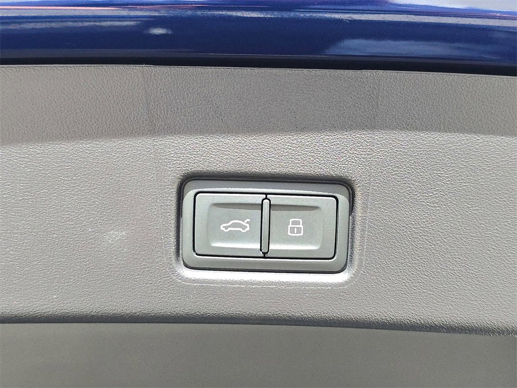 Used 2023 Audi Q4 e-tron Premium image 17