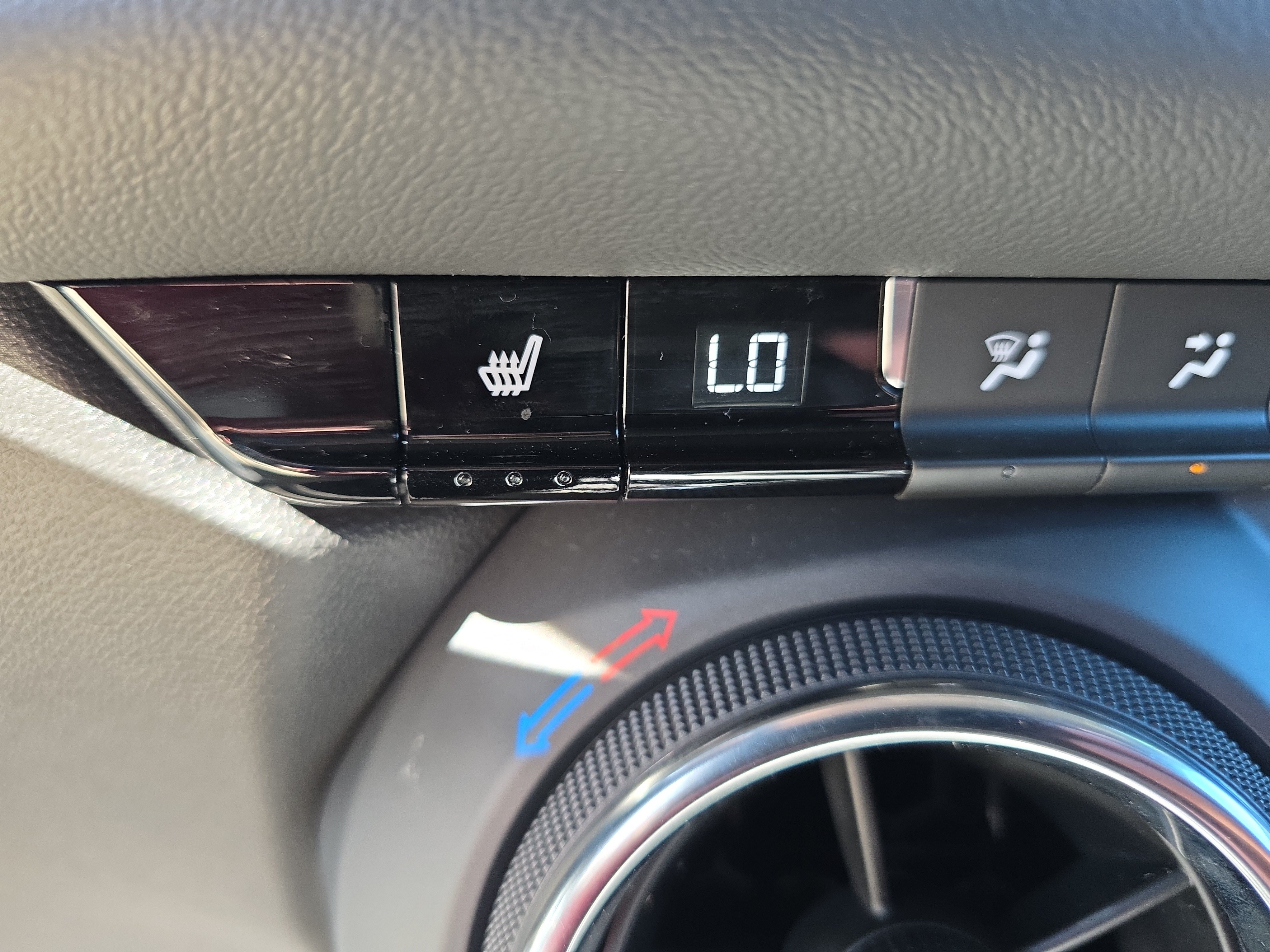 Used 2025 Chevrolet Blazer LT AWD/4WD image 28