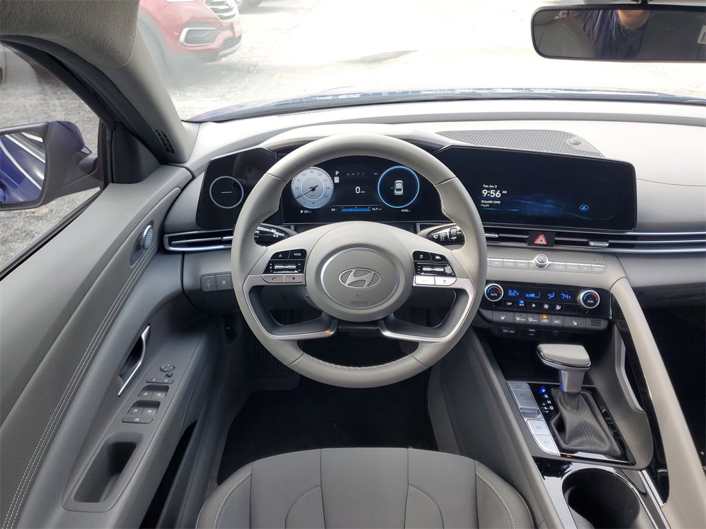 Used 2025 Hyundai Elantra SEL image 9