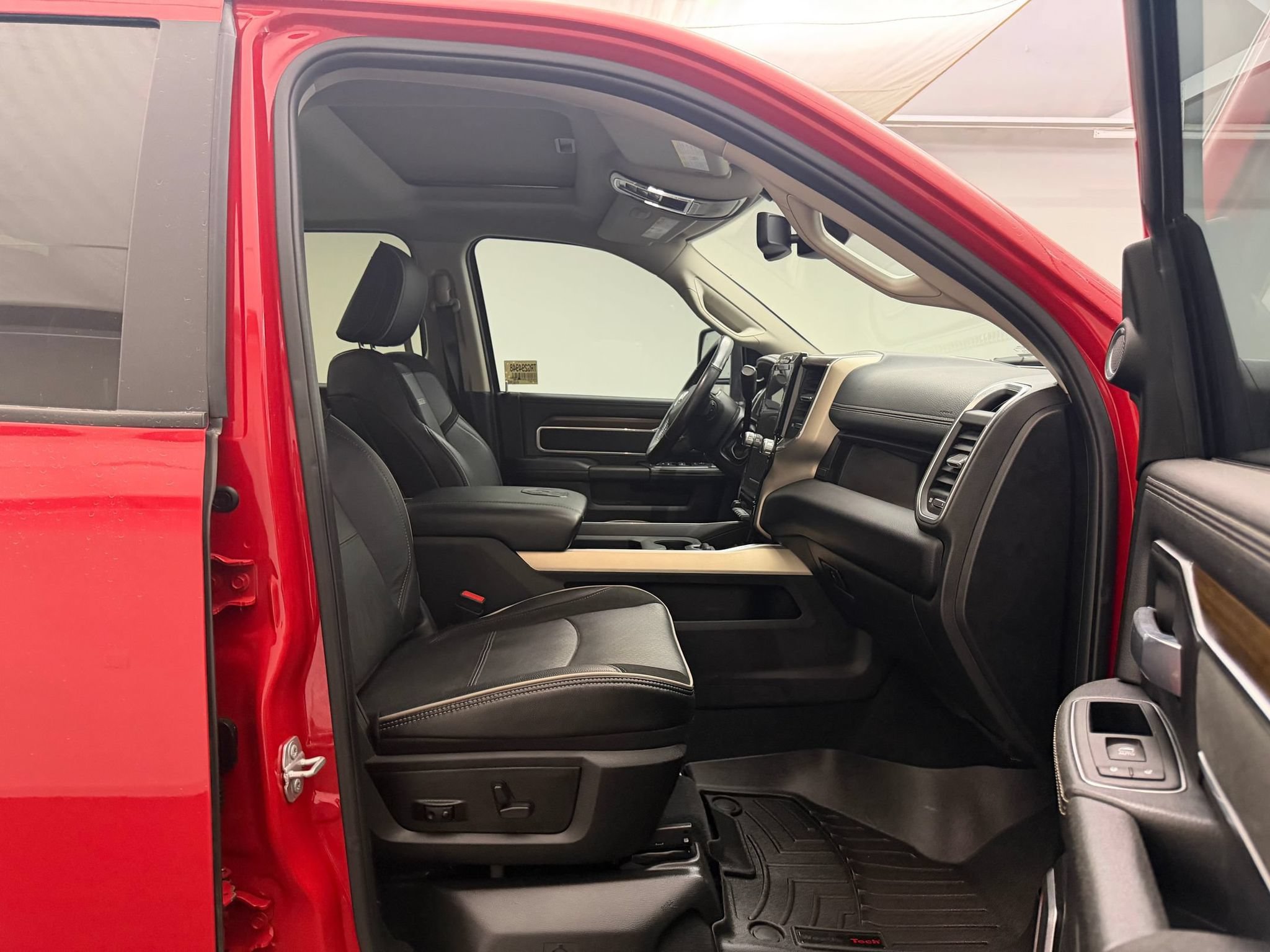 Used 2024 RAM 3500 Laramie AWD/4WD image 24