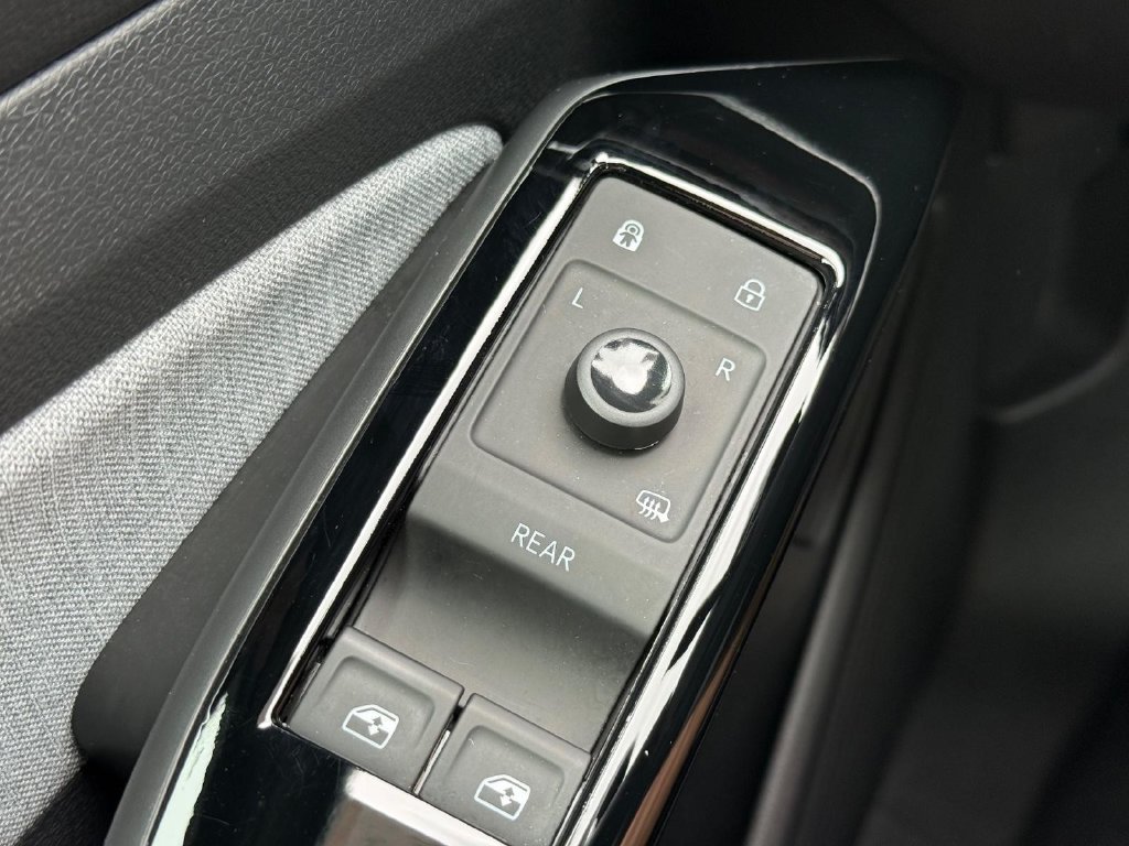 Certified 2023 Volkswagen ID.4 Pro AWD/4WD image 20