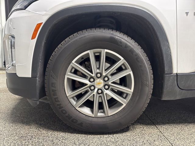 Used 2023 Chevrolet Traverse LT image 3