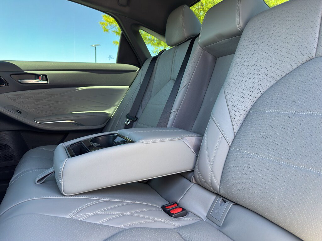 Used 2019 Toyota Avalon Limited w/ Advanced Safety Package FWD image 8