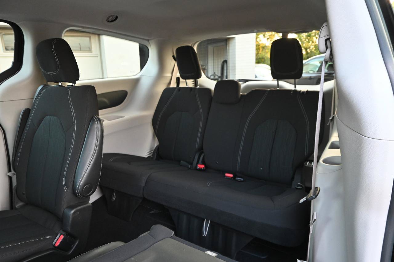 Used 2021 Chrysler Voyager LX FWD image 24